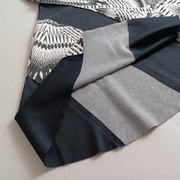 Le Lis Blanc Abstract Print Swing Dress - Picture 7 of 16